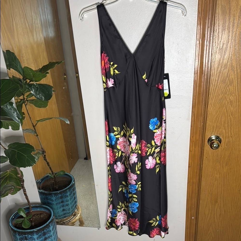 New Bene floral dress - Picture 3 of 9